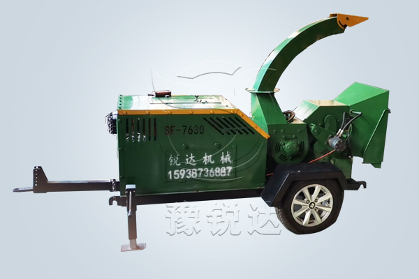 移動(dòng)柴油樹(shù)枝粉碎機(jī)